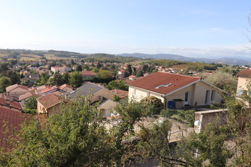 Obraz premium Village de Communay - Département du Rhône - France - Vue des toits - Vue en plongée