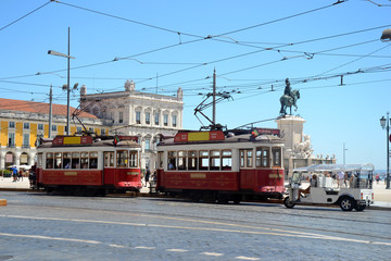 Fototapeta na wymiar Tramways à Lisbonne - Portugal