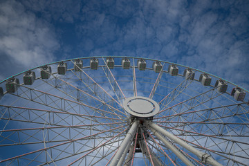 Fototapeta premium ferris wheel on the blue sky
