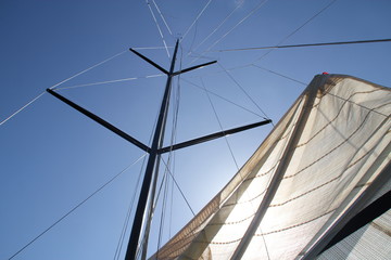 Obraz premium Mast and rigging of cruise ship