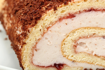 Roulade with yogurt cream and chocolate