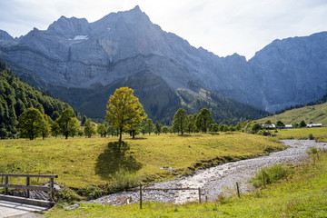 Fototapeta na wymiar Der große Ahornboden - Tal im Karwendelgebirge