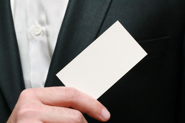 Obraz premium Close-up of business card in business mans hand