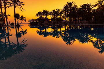 Obraz premium Pool in sunset