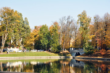 Obraz premium Autumn landscape of the city Park of Kaliningrad, Russian Federation.
