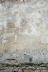 Wasserflecken an feuchter Hauswand