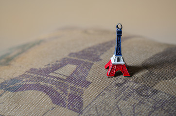 Eiffel tower keychain in cushion