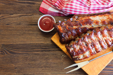 grilled pork ribs on a cutting board