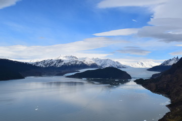 Fototapeta na wymiar Esplendor del Glaciar Grey