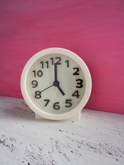 5時を指す時計
