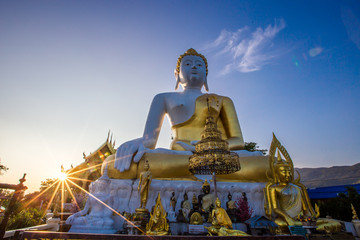 Fototapeta premium Wat Phra That Doi Kham-Chiang Mai: 17 September 2019, a group of tourists come to see the scenery and make merit on the way inside the temple on the foot of a mountain, Mae Hia, Thailand.