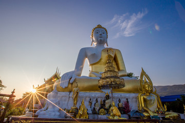 Fototapeta premium Wat Phra That Doi Kham-Chiang Mai: 17 September 2019, a group of tourists come to see the scenery and make merit on the way inside the temple on the foot of a mountain, Mae Hia, Thailand.