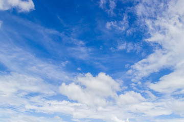 Fototapeta na wymiar blue sky and white cloud fluffy on day light