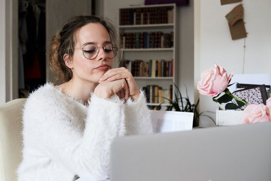 Portrait of doubtful female student.