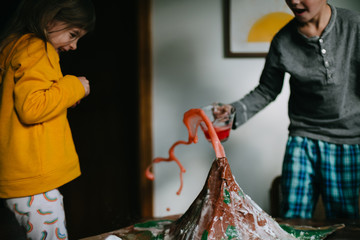 kids do a volcano experiment