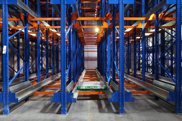 kattlove racks in the modern warehouse