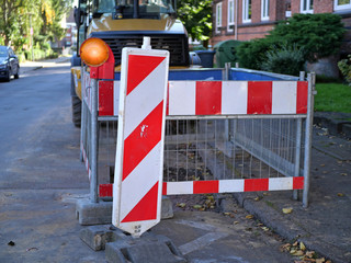 Construction site shut-off with a construction site warning light