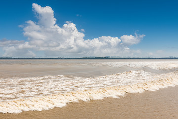 Fototapeta na wymiar qiantang river tide