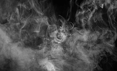 Selbstklebende Fototapeten Rauch isoliert auf schwarzem Hintergrund © vbaleha