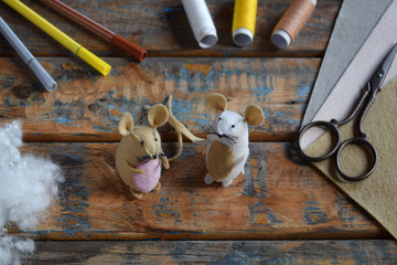 Making felt mouse. Sewing toys with your own hands. DIY concept for children. Handmade crafts. Step 6. Finished toy.
