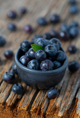 fresh blueberries in a black bowl