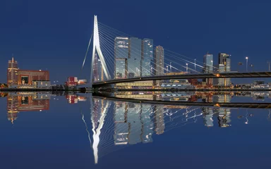 Foto op Canvas Erasmusbrücke Rotterdam Skyline Spiegelung © Blickfang