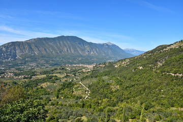 Fototapeta na wymiar Panoramic view of a valley in the mountains of central Italy