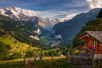 Foto op Canvas Lauterbrunnenvallei in de Zwitserse Alpen, gezien vanuit het bergdorp Wengen © Nick Fox