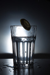 Wasser mit Zitrone
