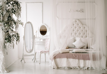 Mirror for make up in wgite room with nobody