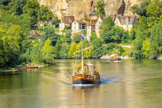 Gabare sur la Dordogne &agrave; la Roque Gageac, France 