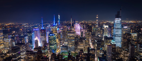 aerial view of manhattan new york at night - image © Miquel