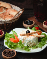 Capital salad with crispy bread sticks