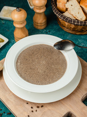 Creamy mushroom soup in a round plate