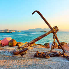 Obraz premium Old ship anchor on pier in port of Aegina