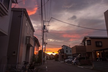 夕方の日本の住宅街