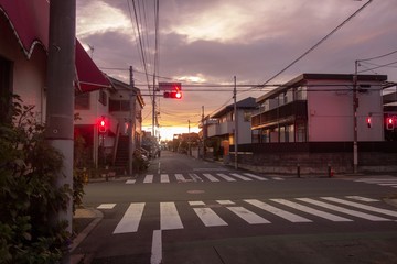 日本の夕方の交差点