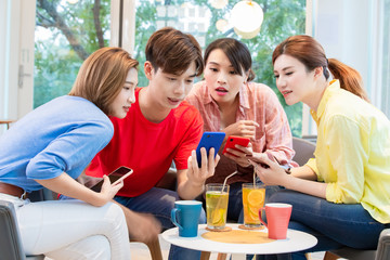 friends watch smart phone