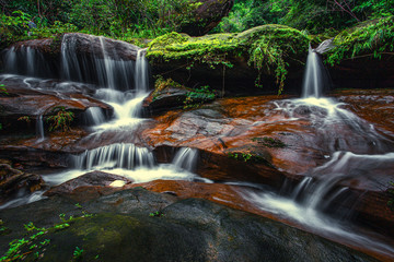 Obraz premium Tadvimanthip waterfall in Phulangka national park Thailand