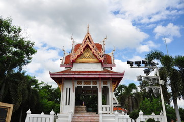 Fototapeta premium Thai temples that are beautifully decorated with Thai art. 
