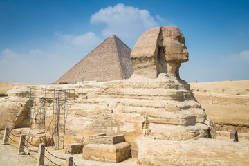 The Great Sphinx of Giza and the Great pyramid at the Giza Plateau, Cairo, Giza Governorate, Egypt