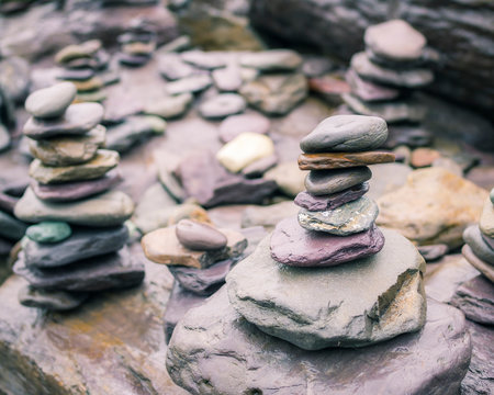 Steine Meditation zu einem turm geschlichtet