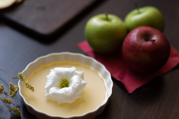 Rosh HaShana, apples with honey