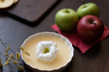 Rosh HaShana, apples with honey