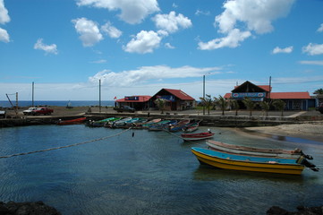 Muelle marítimo de la isla de pascua en chile
