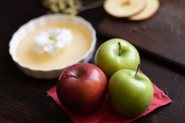 Rosh HaShana, apples with honey