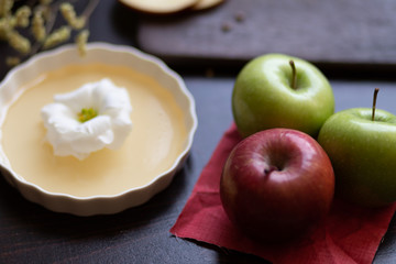 Rosh HaShana, apples with honey