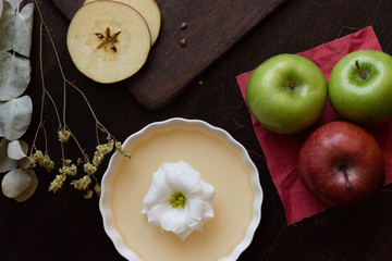Rosh HaShana, apples with honey
