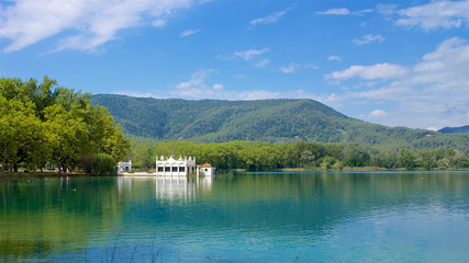 El gran lago azul