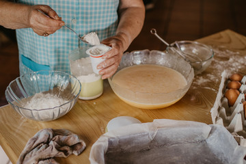 preparing cakes and pastries at home